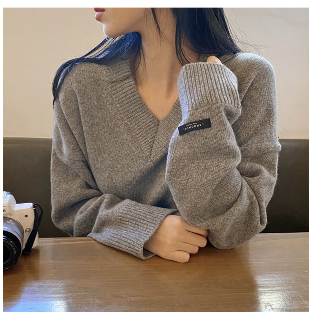 Pull en V Uni pour un Style Dark Academia - Élégance Assurée