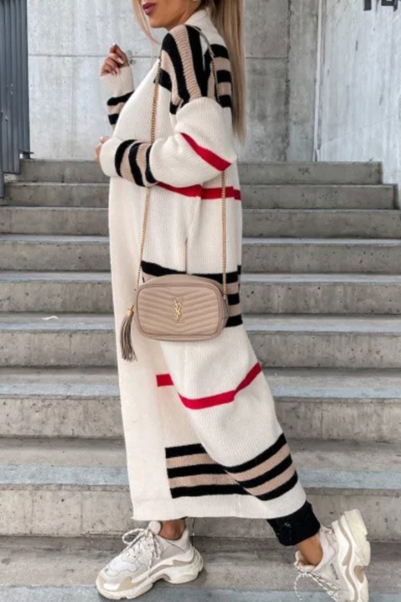 Cardigan élégant avec des rayures contrastées et une coupe ample