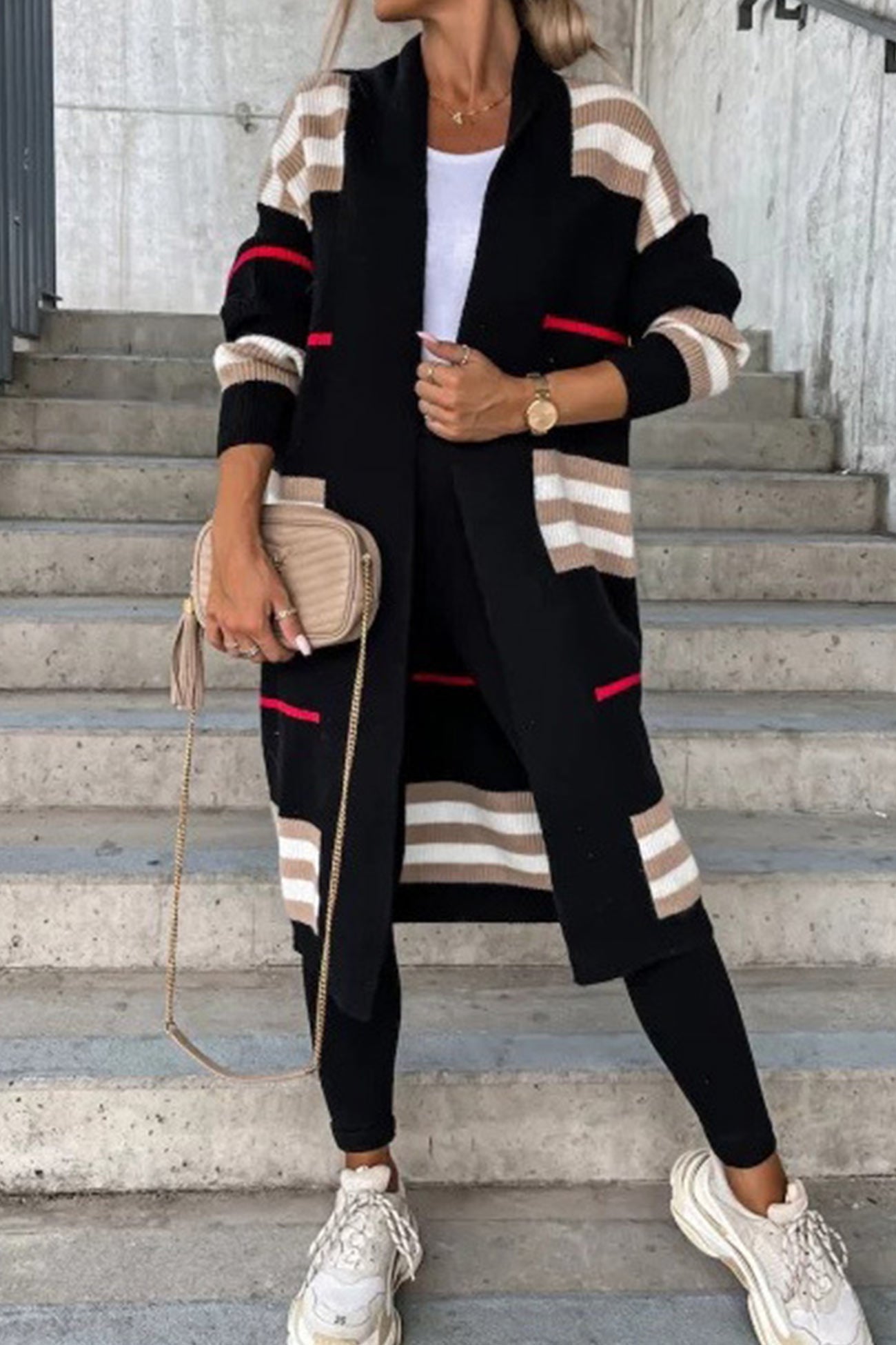 Cardigan élégant avec des rayures contrastées et une coupe ample