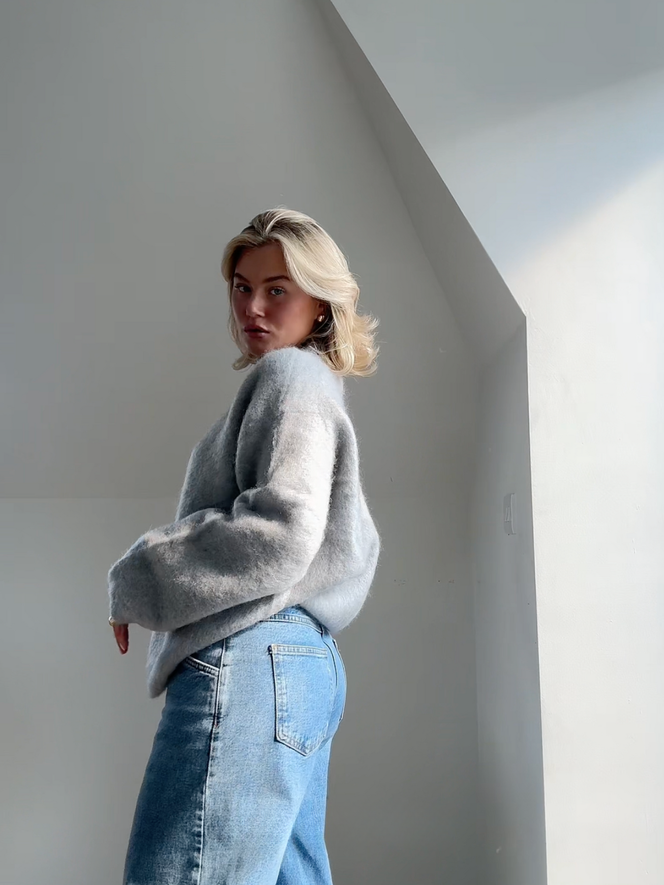 Pull féminin confortable avec col rond parfait pour toutes les saisons