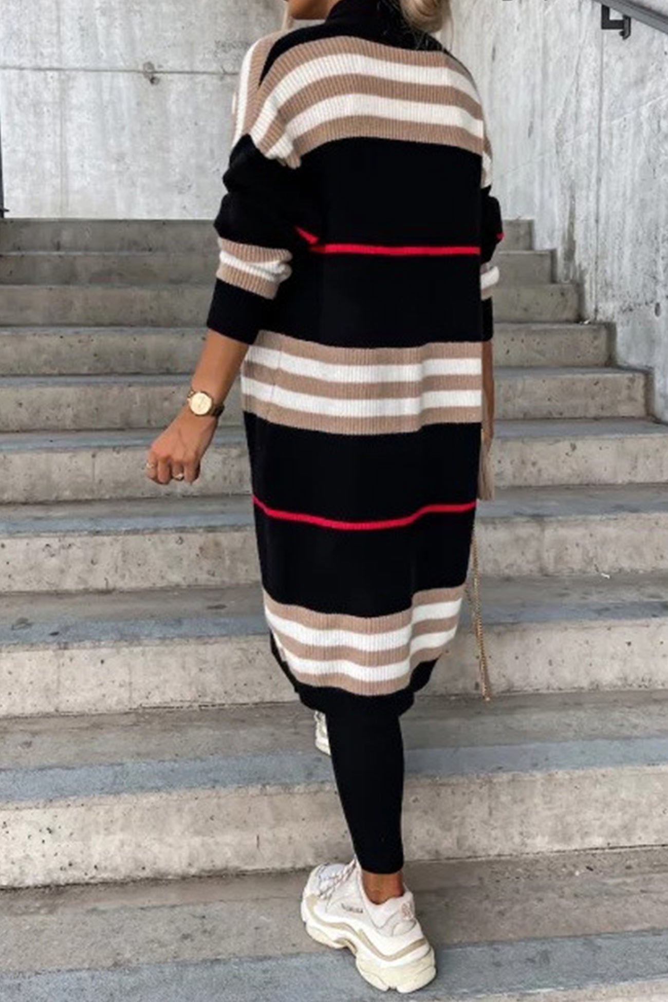 Cardigan élégant avec des rayures contrastées et une coupe ample