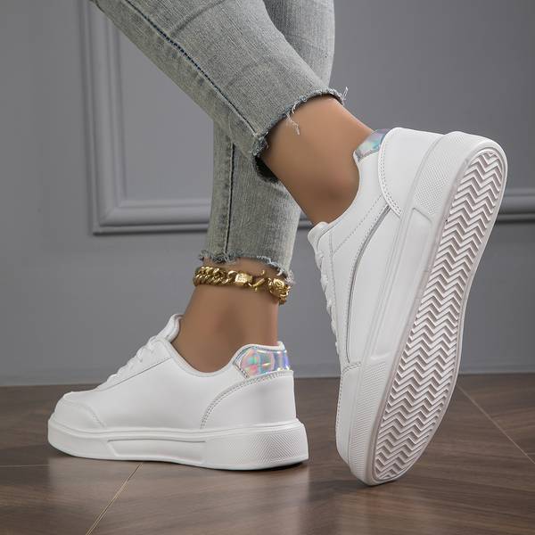 Amélie - Chaussures blanches avec détails dorés et argentés