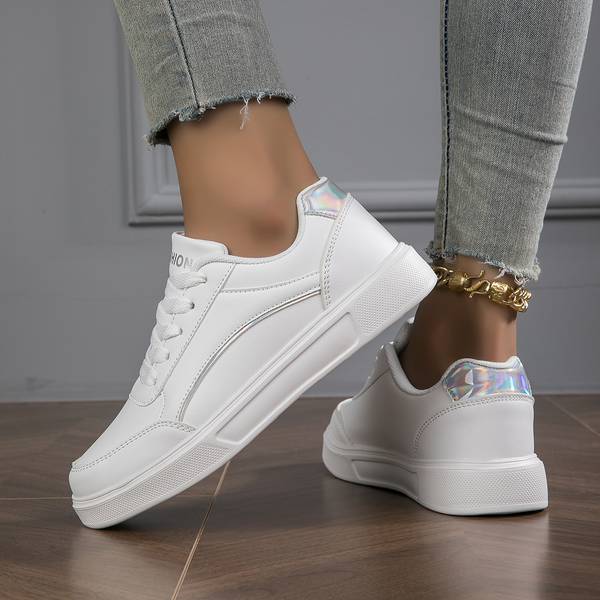 Amélie - Chaussures blanches avec détails dorés et argentés
