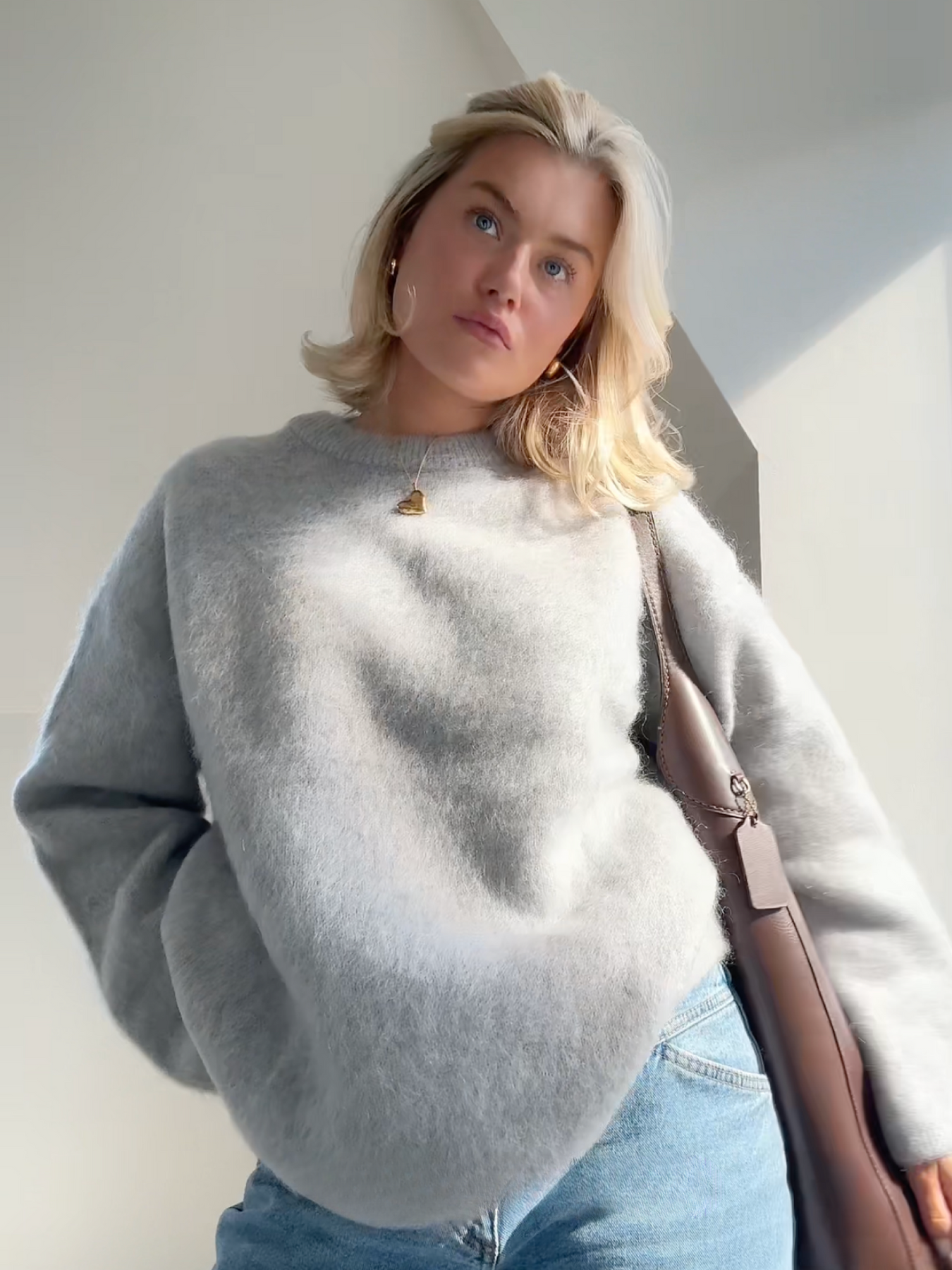 Pull féminin confortable avec col rond parfait pour toutes les saisons