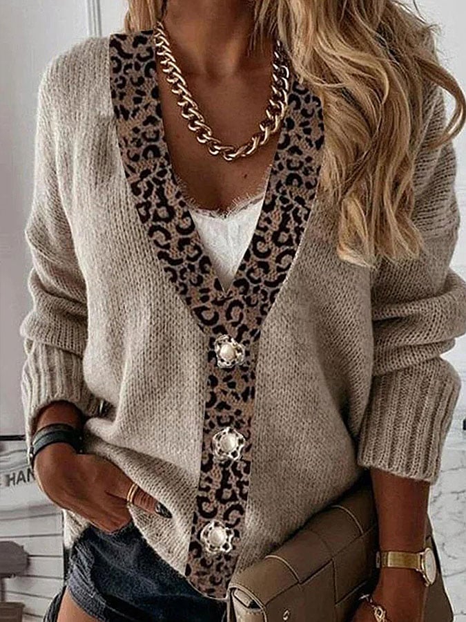 Cardigan douillet à motif léopard rétro
