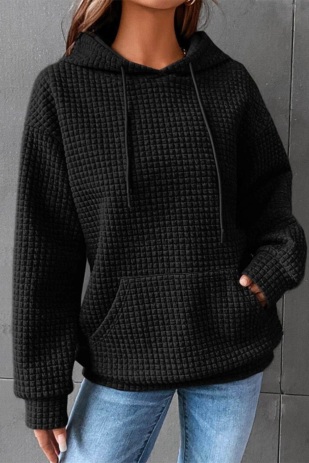 Sweat à capuche noir élégant avec motif matelassé et poche kangourou