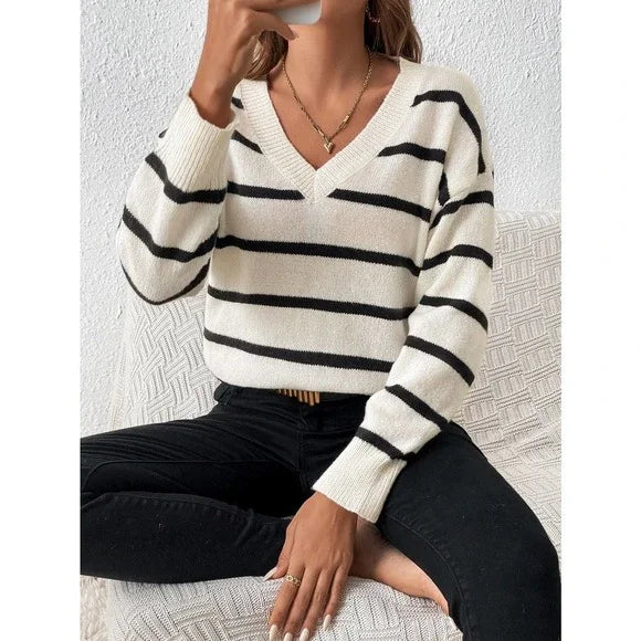 Élégant pull rayé à col en V
