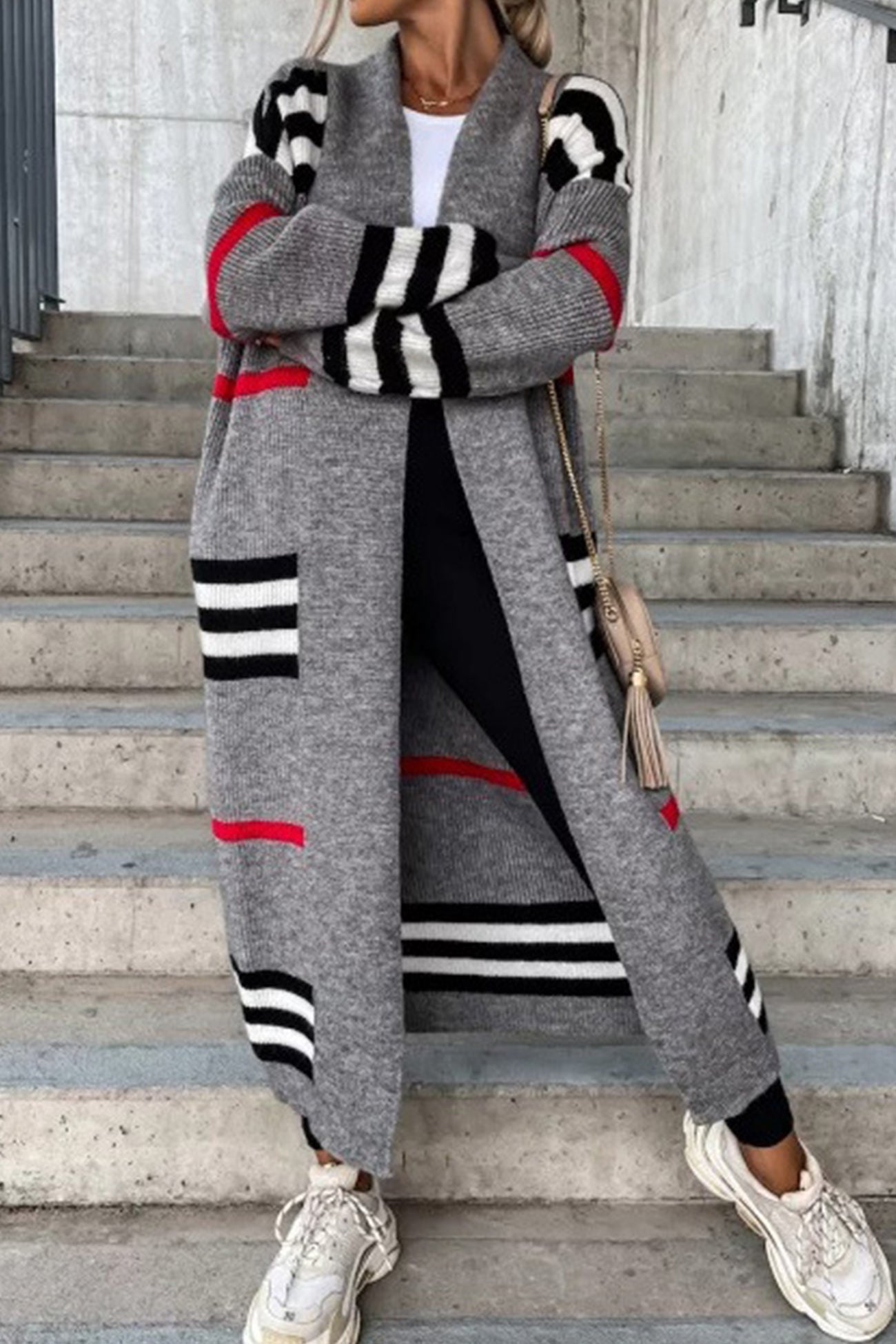 Cardigan élégant avec des rayures contrastées et une coupe ample