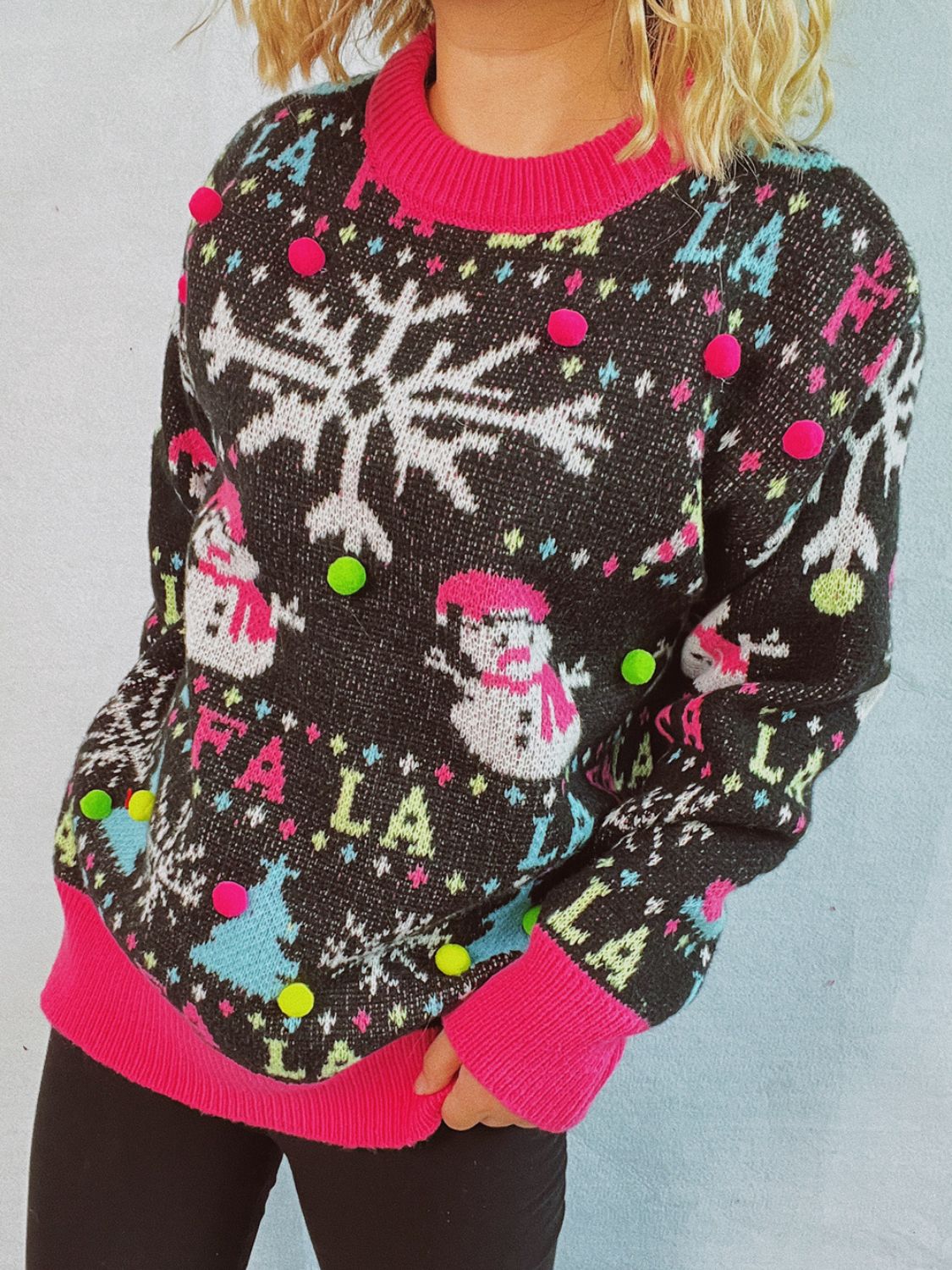 Sierra - Noir Pull à col rond avec bordures contrastées et motif bonhomme de neige pour femme