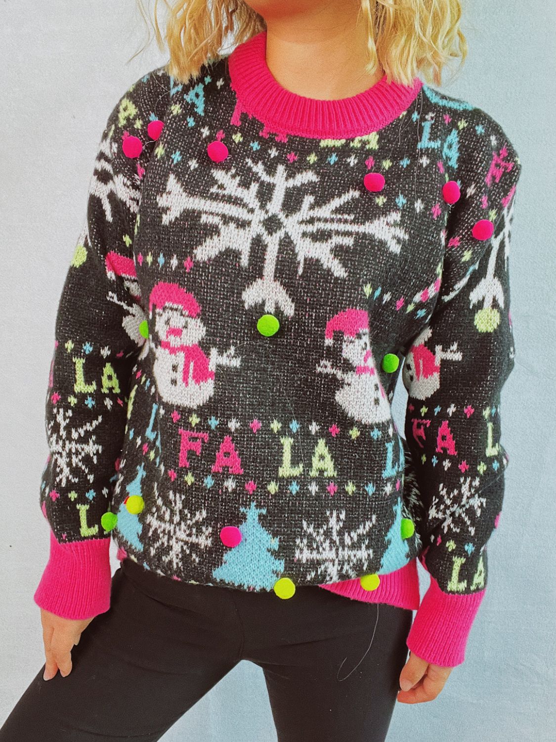Sierra - Noir Pull à col rond avec bordures contrastées et motif bonhomme de neige pour femme