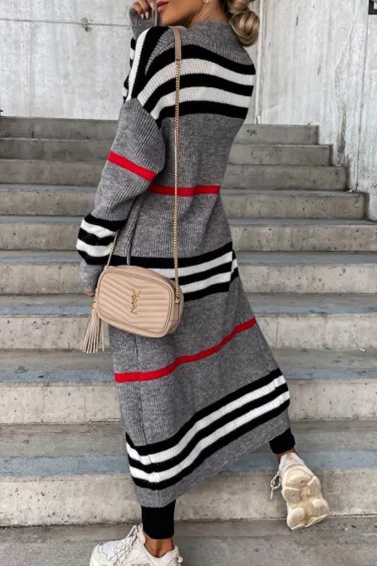 Cardigan élégant avec des rayures contrastées et une coupe ample
