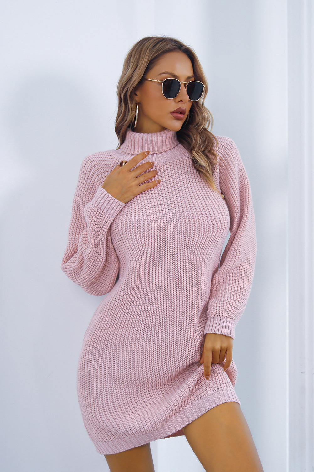 Luna - Robe pull mini avec col roulé et boutons pour femme