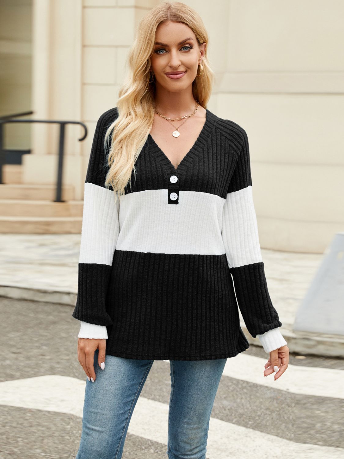 Layla - T-shirt à manches longues et col en V avec blocs de couleur pour femme