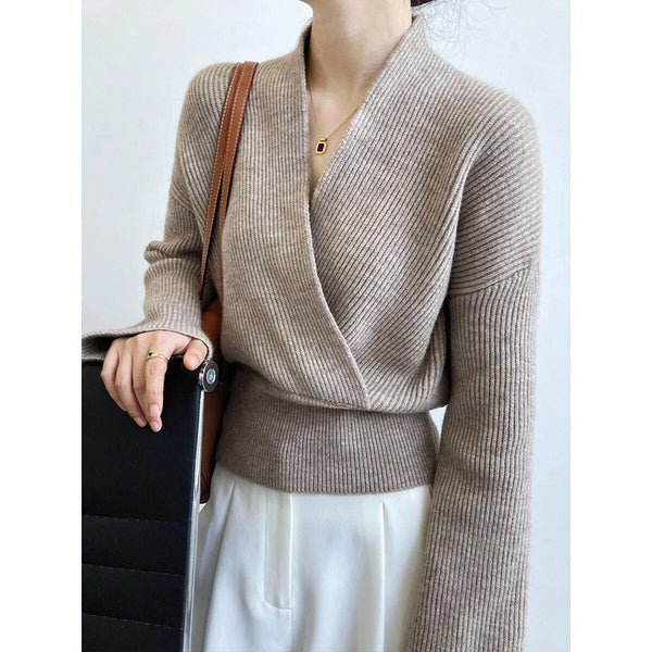 Sophie - Pull classique enveloppant avec décolleté audacieux pour femme