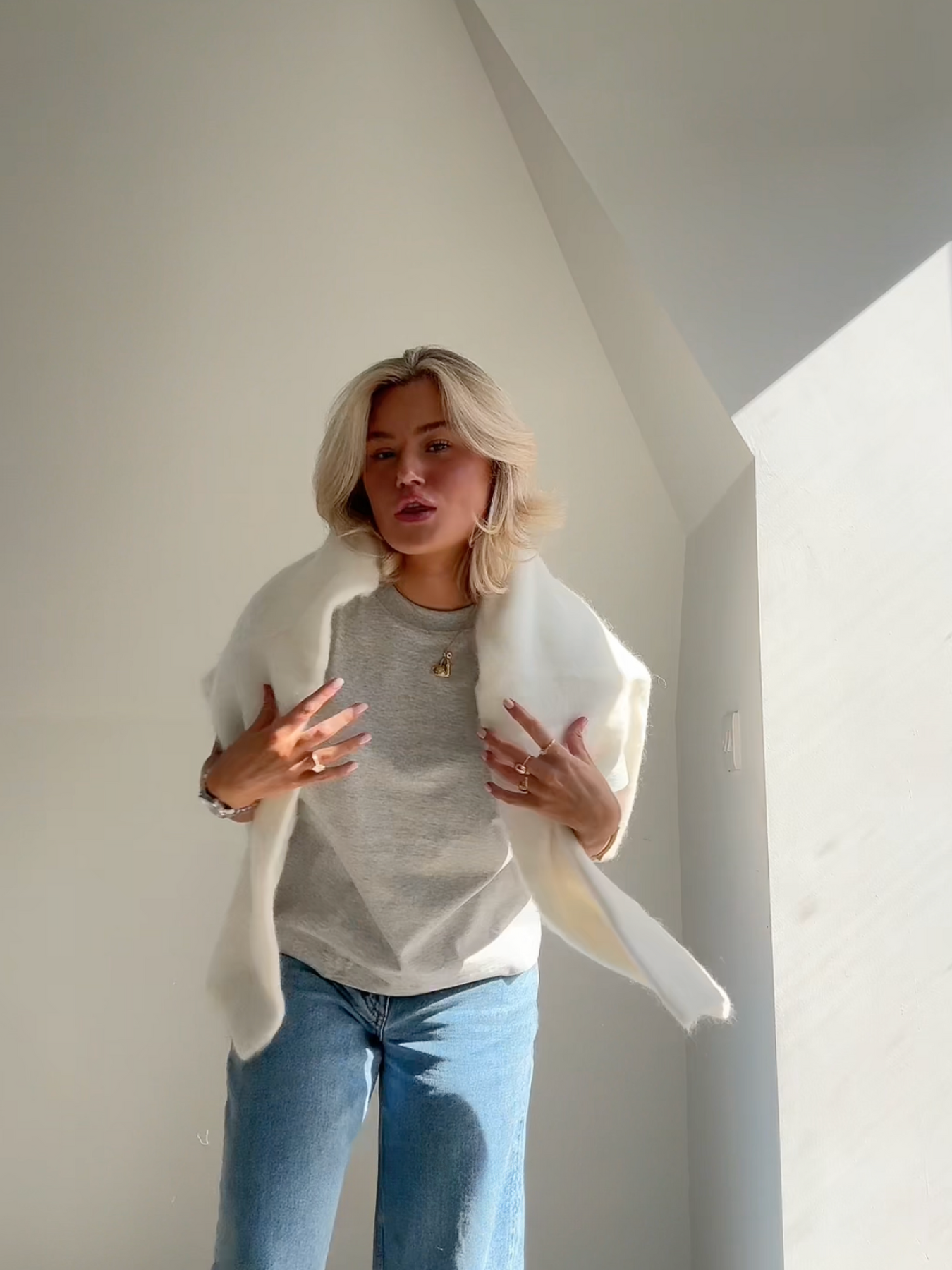 Pull féminin confortable avec col rond parfait pour toutes les saisons