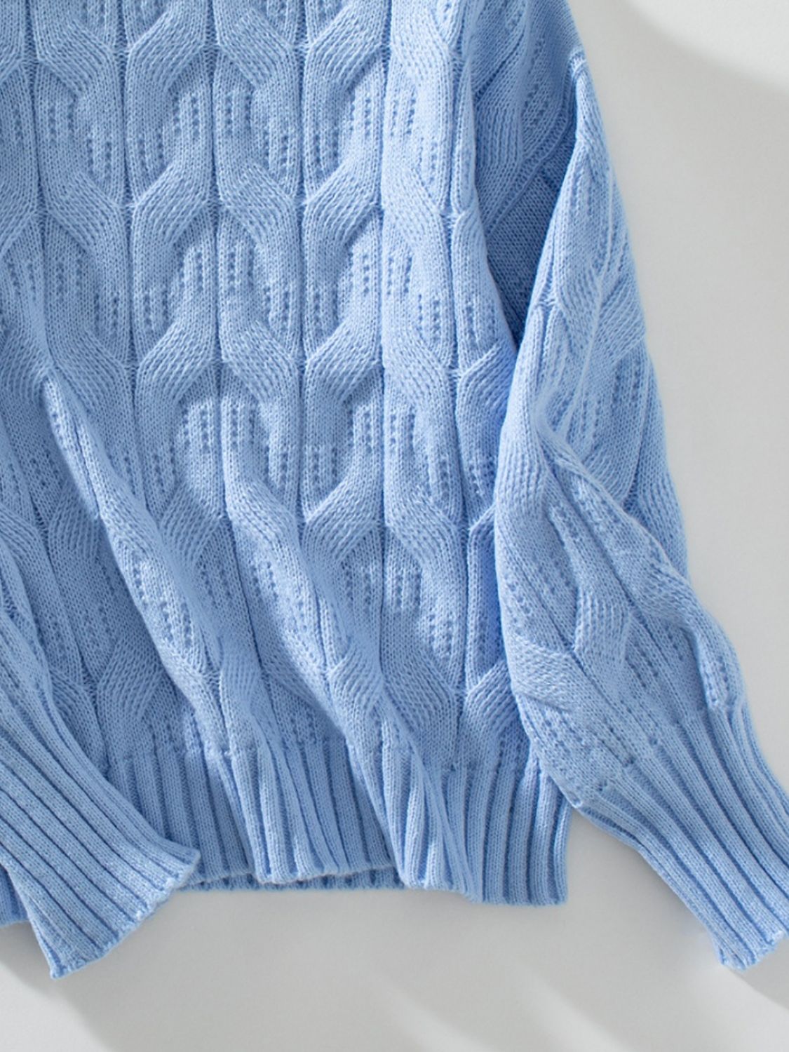 Sophie - Pull en maille torsadée avec col montant et manches longues pour femme