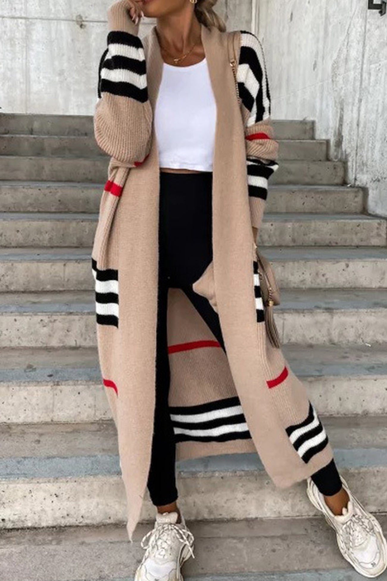 Cardigan élégant avec des rayures contrastées et une coupe ample
