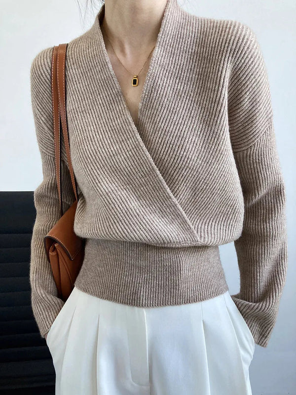 Sophie - Pull classique enveloppant avec décolleté audacieux pour femme