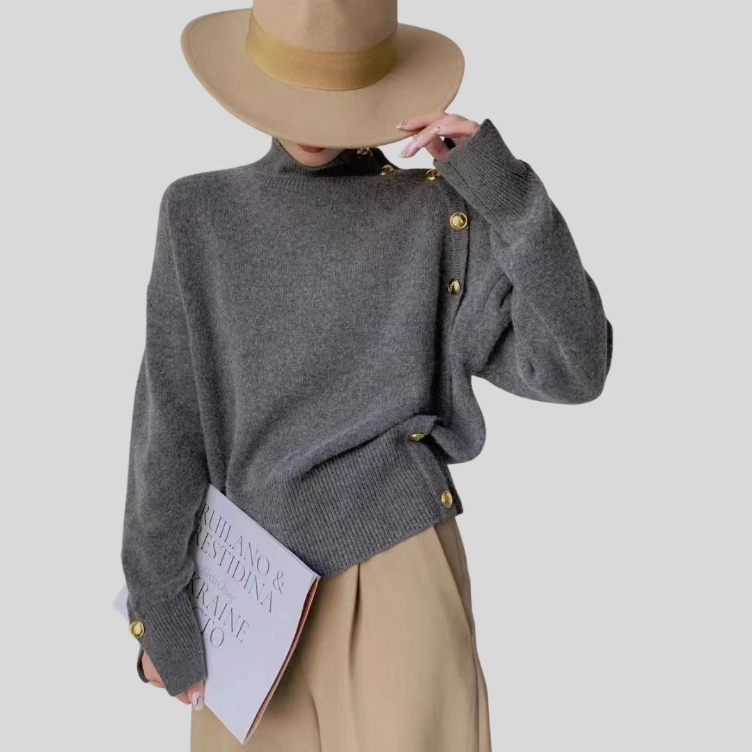 Joena - Pull à col roulé avec détail de boutons asymétriques
