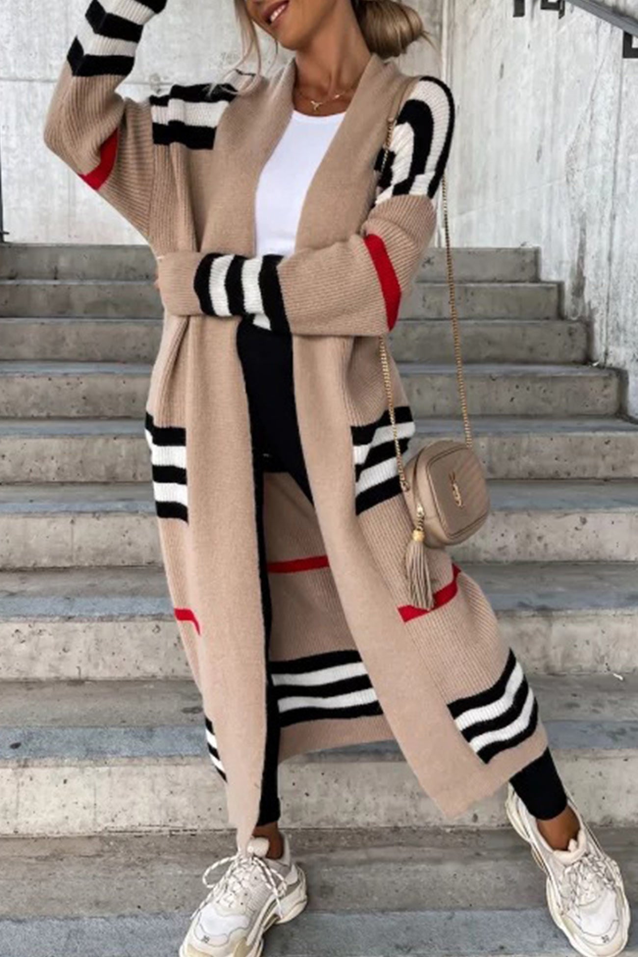 Cardigan élégant avec des rayures contrastées et une coupe ample