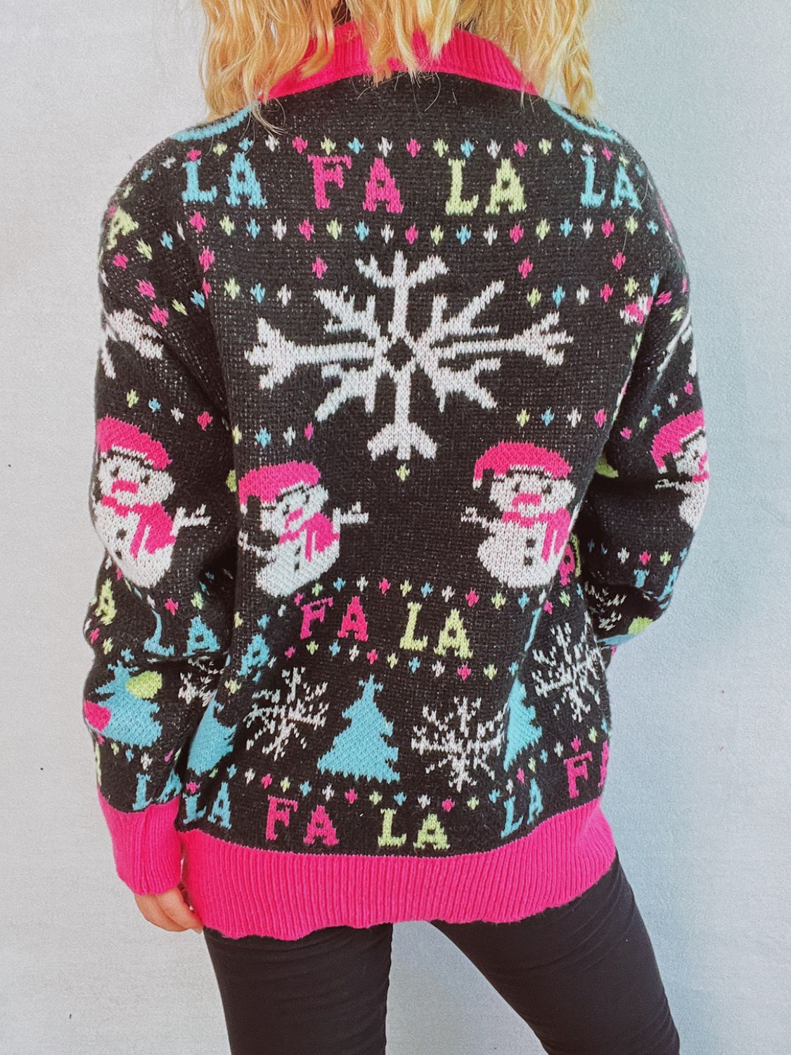 Sierra - Noir Pull à col rond avec bordures contrastées et motif bonhomme de neige pour femme