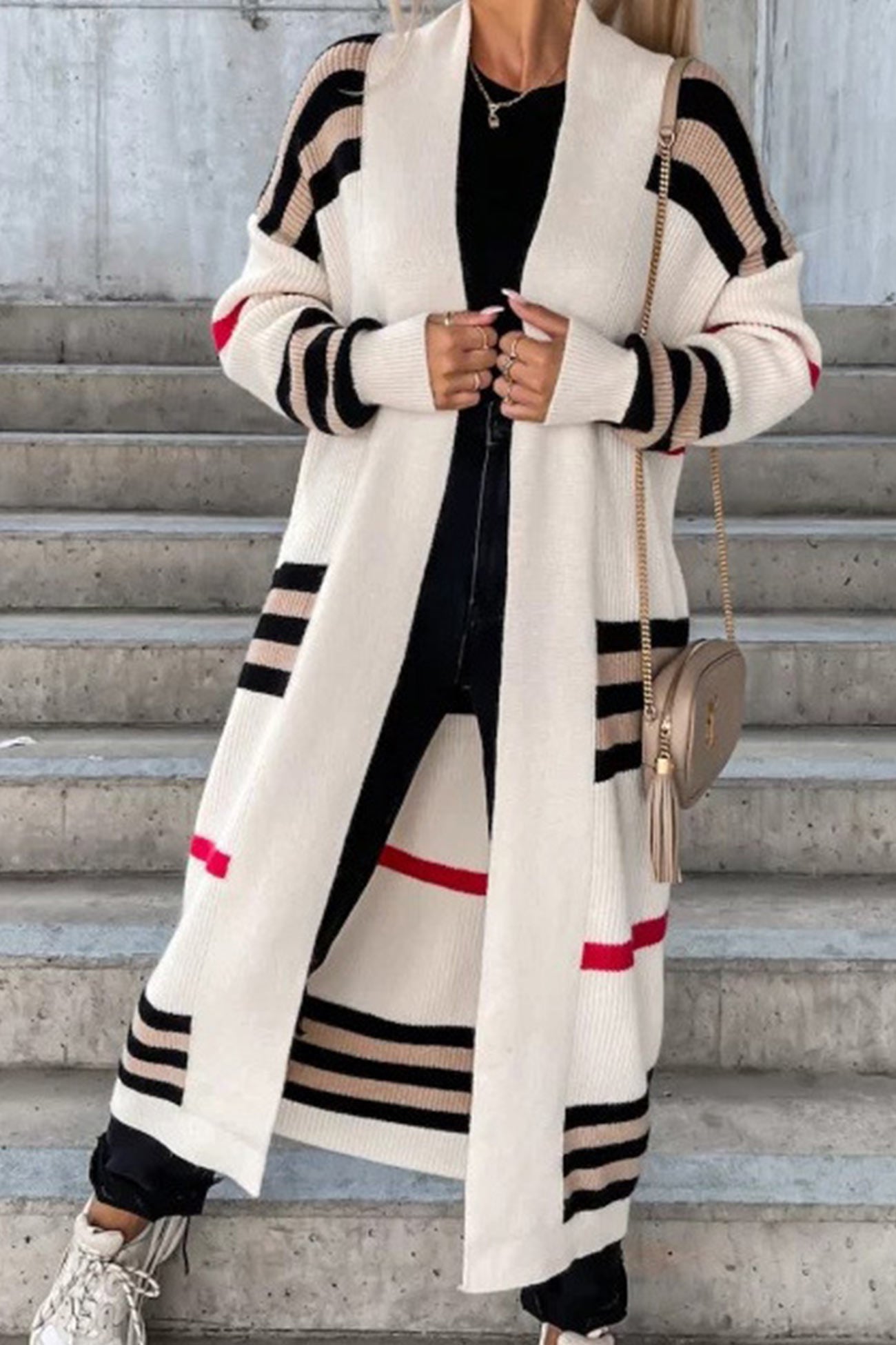 Cardigan élégant avec des rayures contrastées et une coupe ample