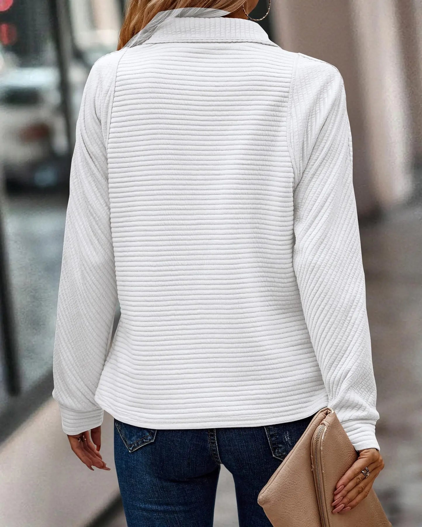 Pull élégant avec col en V - Anzhela