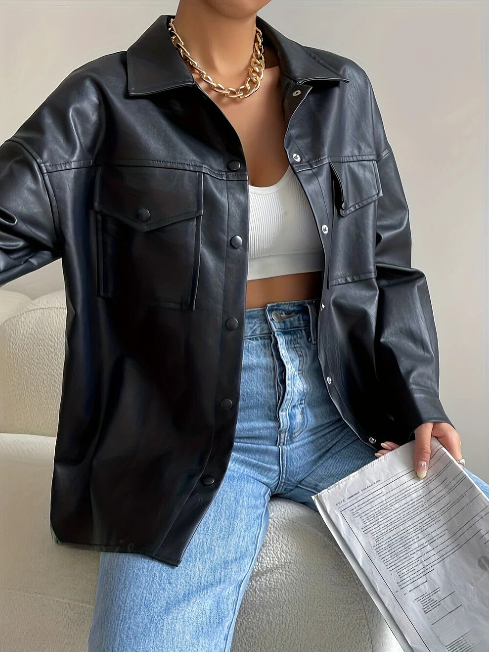 Veste moto tendance pour femme avec fermeture à boutons – une option élégante au quotidien
