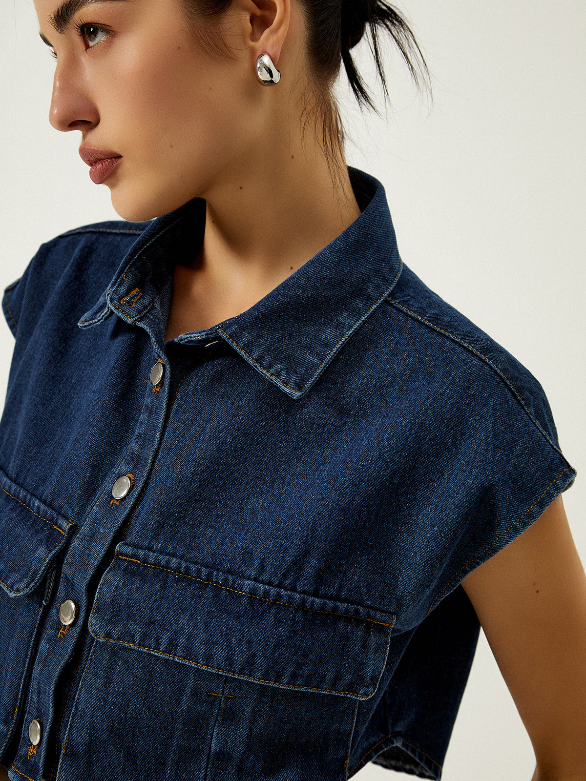 La Vie │ Gilet en denim à poches et col