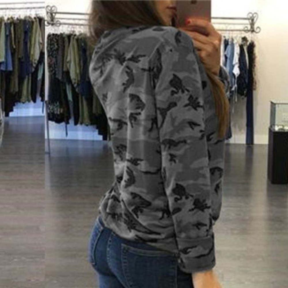 Sidonia - Audace et Élégance : Sweatshirt Camouflage avec Décolleté Profond