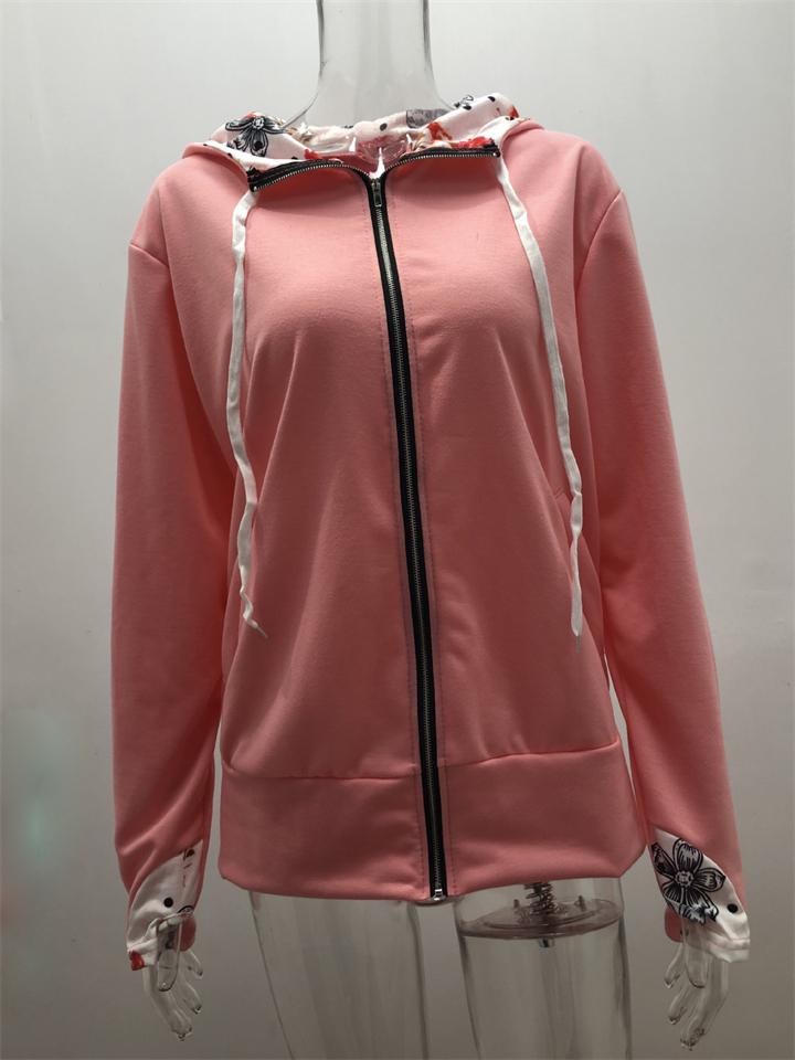 Veste pratique avec capuche et fermeture zippé pour plus de commodité