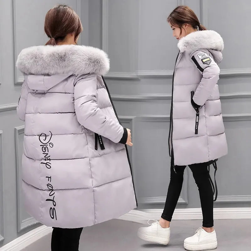 Doudoune à capuche avec grand col en fourrure pour femme