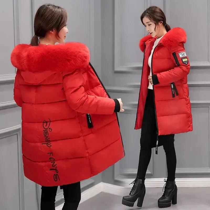 Doudoune à capuche avec grand col en fourrure pour femme