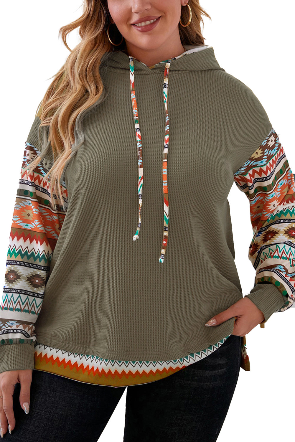 Maya - Sweat à capuche vert jungle avec manches patchwork aztèques pour femme