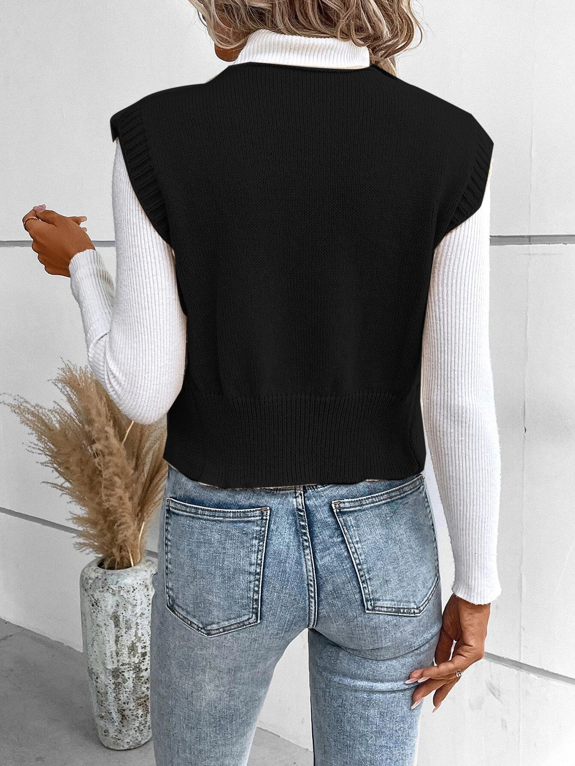 Mila - Gilet en maille à col en V et boutons pour femme