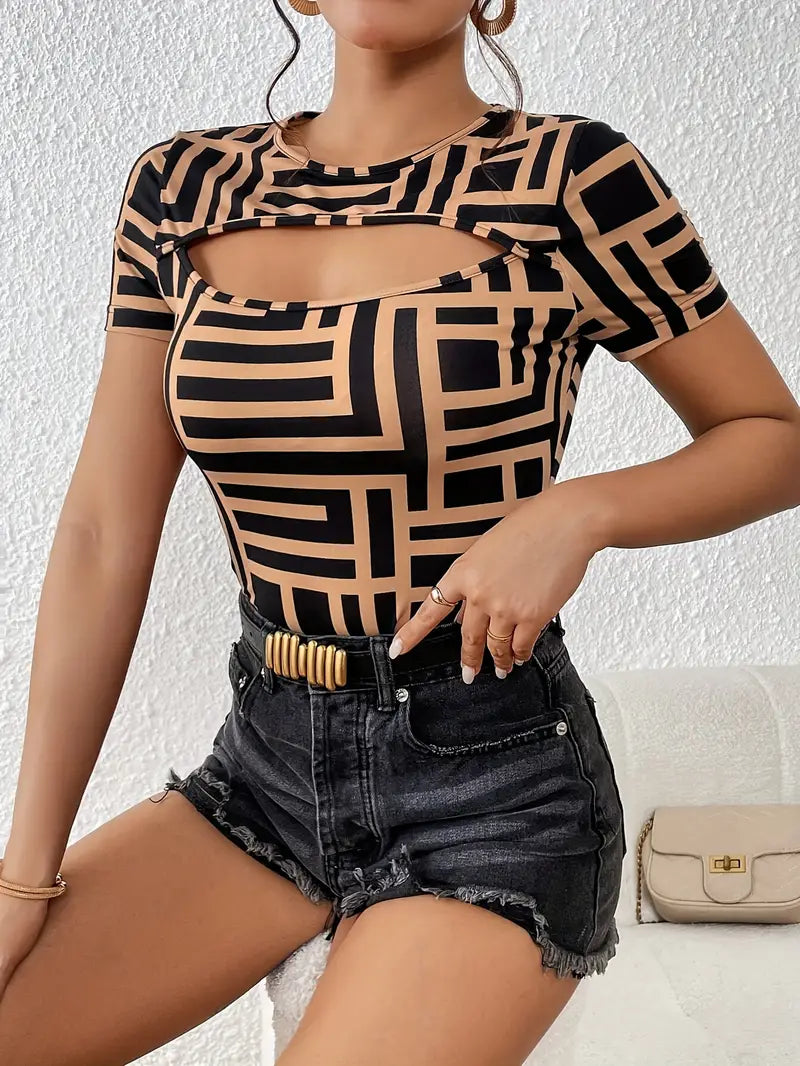 Ari - T-shirt Élégant avec Découpe à la Poitrine pour Femmes en Rayures Noires et Beiges