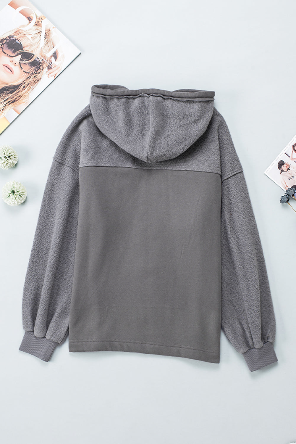 Ella - Veste zippée grise avec poches à rabat et capuche à cordon pour femme