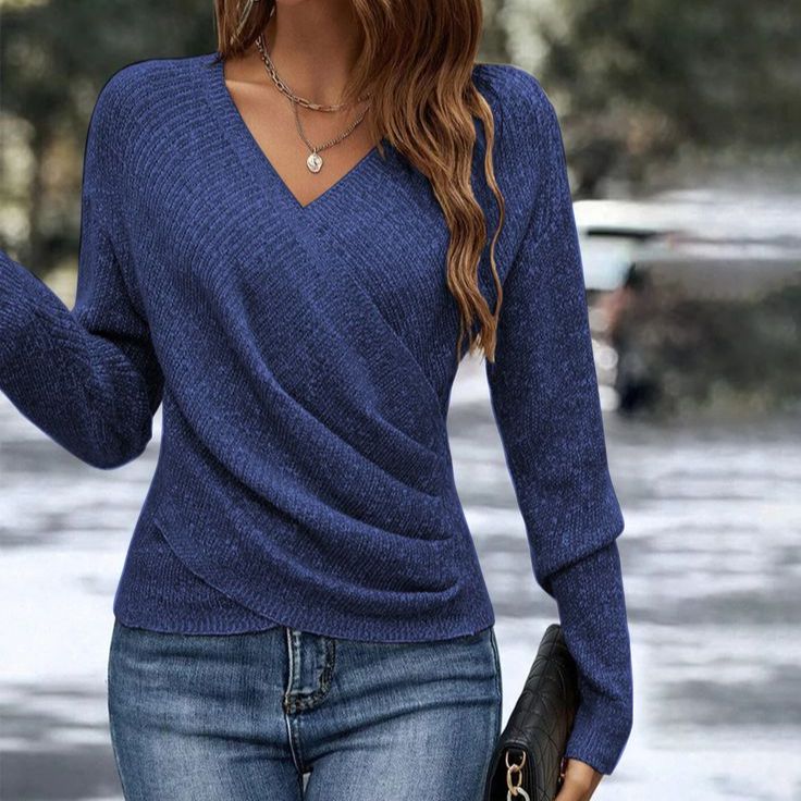 Pull élégant à manches longues et col en V au style classique