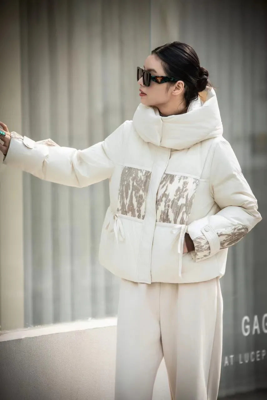 Elvy - Veste Courte en Duvet à Capuche et Coutures Souples