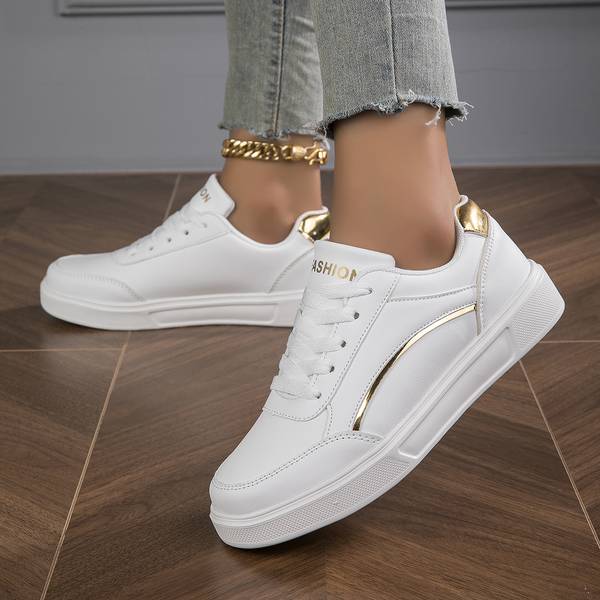 Amélie - Chaussures blanches avec détails dorés et argentés
