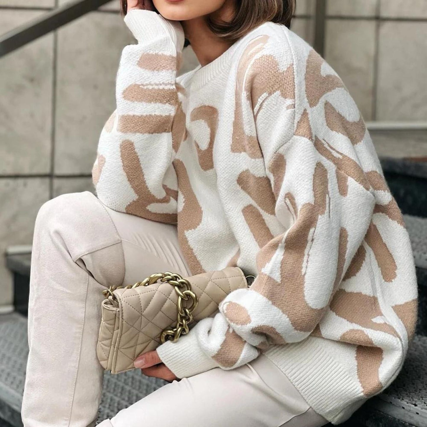 Bety - Pull ras du cou à l'imprimé graphique accrocheur