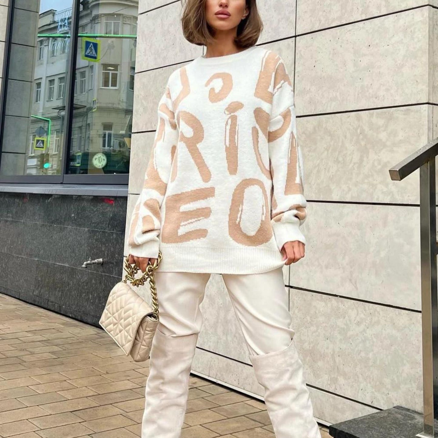 Bety - Pull ras du cou à l'imprimé graphique accrocheur