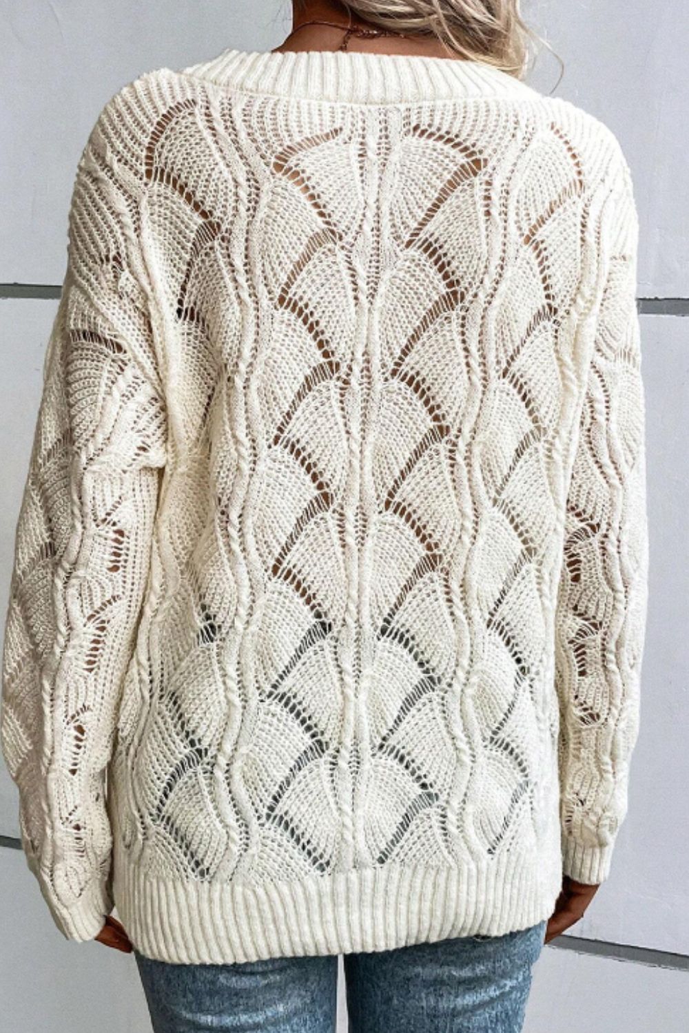 Sienna - Pull à col en V avec design ajouré et manches longues pour femme