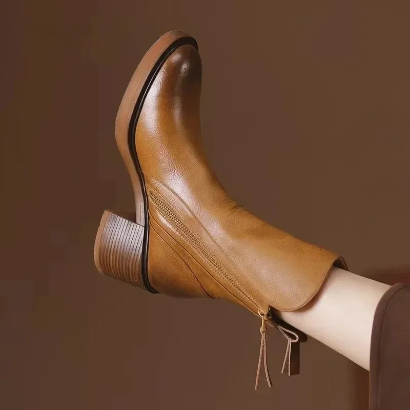 Des bottes d'automne élégantes pour la femme moderne