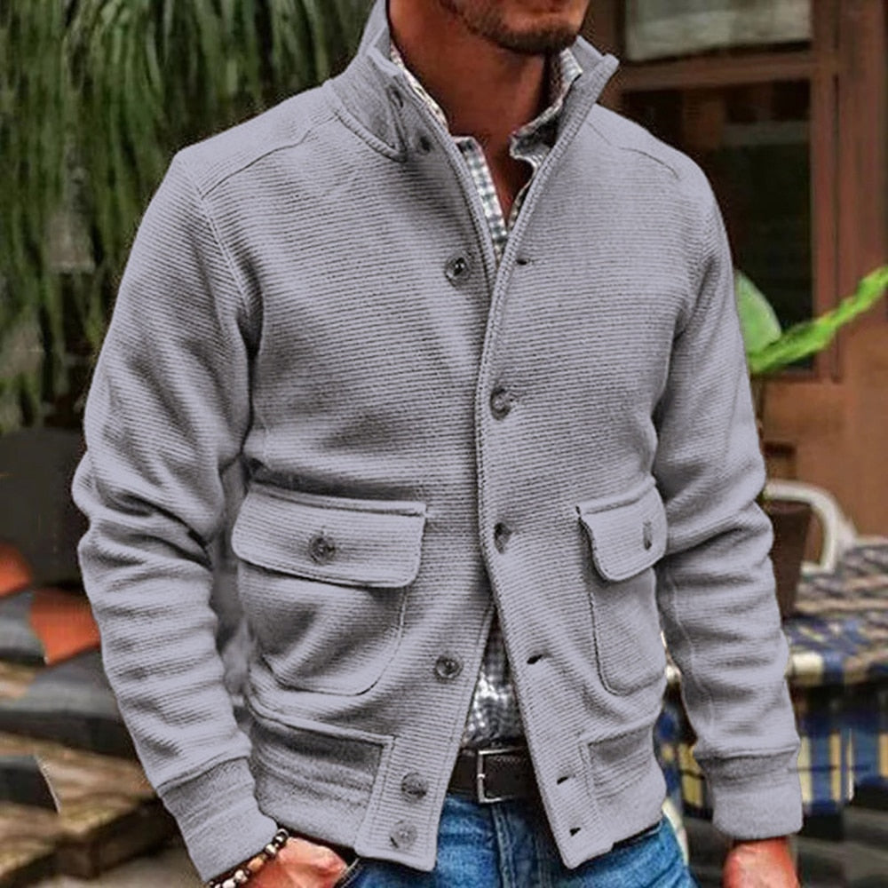 Une veste pour homme confortable à col montant pour un usage quotidien, synonyme de confort et de style
