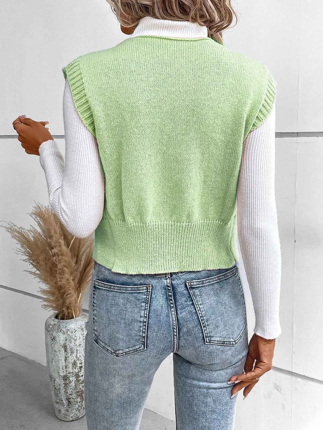 Mila - Gilet en maille à col en V et boutons pour femme