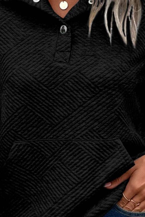 Pull chic mettant l'accent sur la simplicité discrète