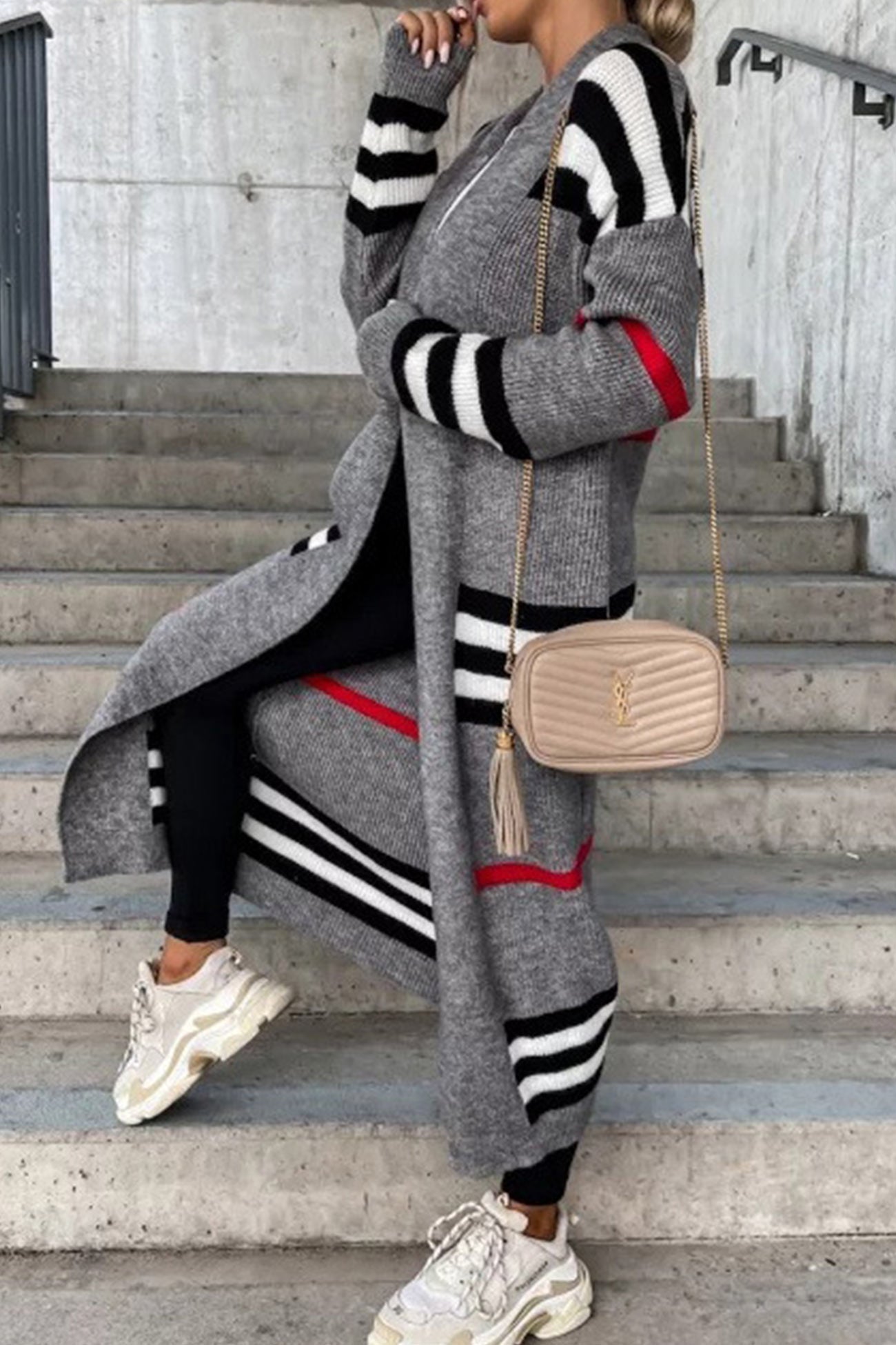 Cardigan élégant avec des rayures contrastées et une coupe ample