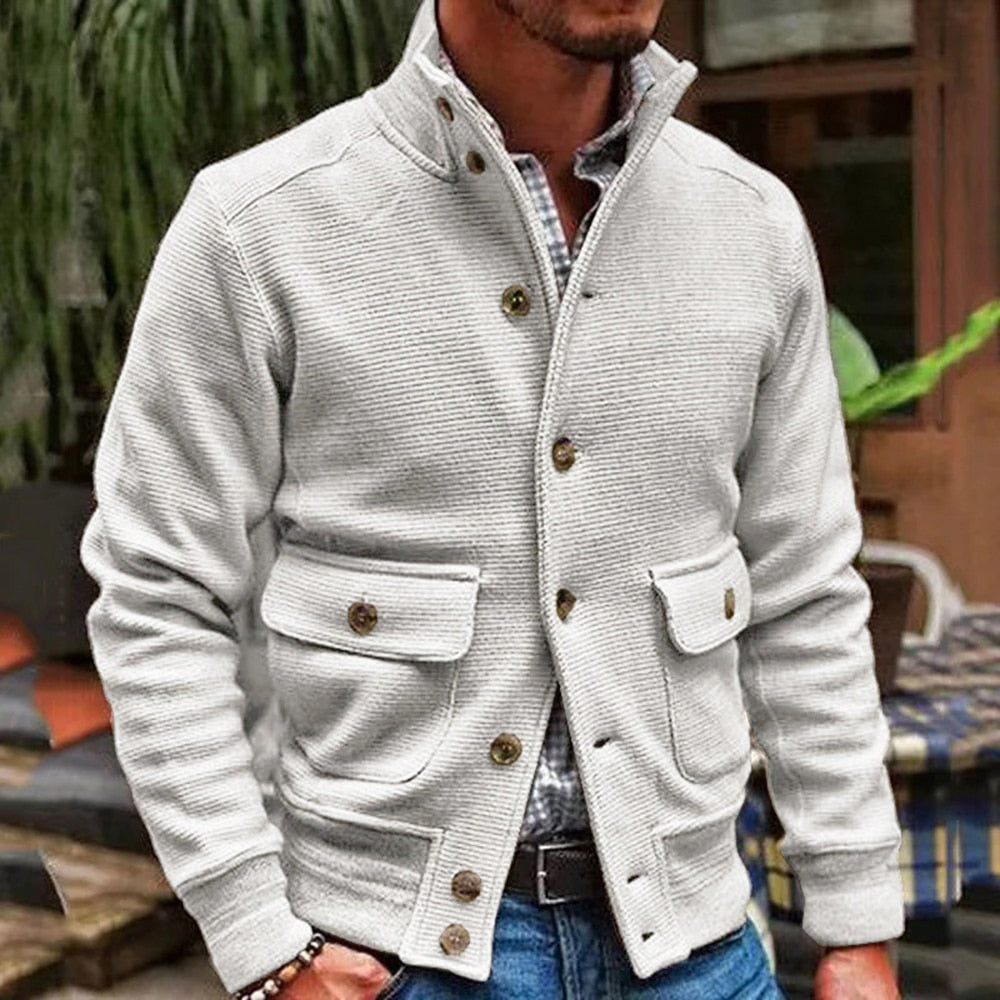 Une veste pour homme confortable à col montant pour un usage quotidien, synonyme de confort et de style