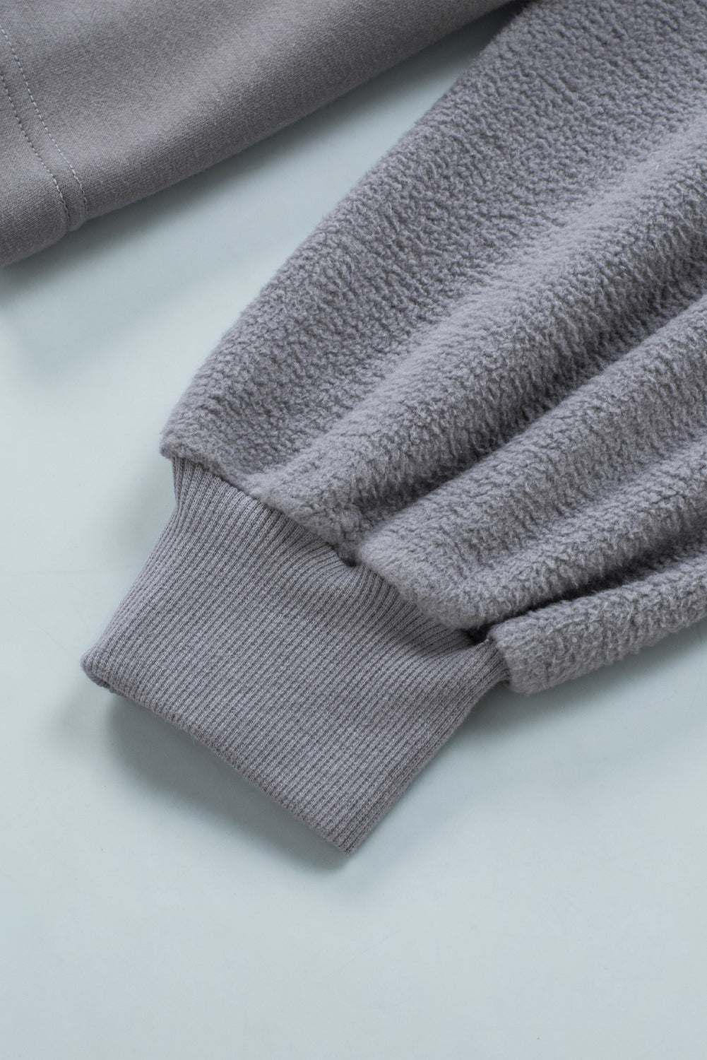 Ella - Veste zippée grise avec poches à rabat et capuche à cordon pour femme
